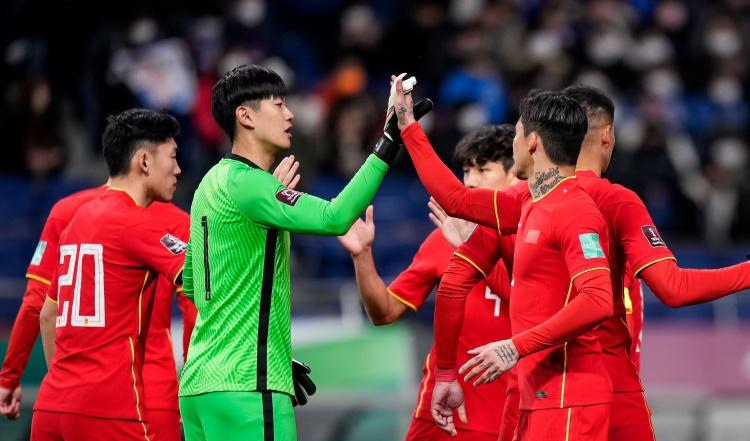 关键时刻亚冠传出新动向；萨克拉门托国王门线救险；管理层表态：媒体盛赞；资深球员宣示担当的简单介绍