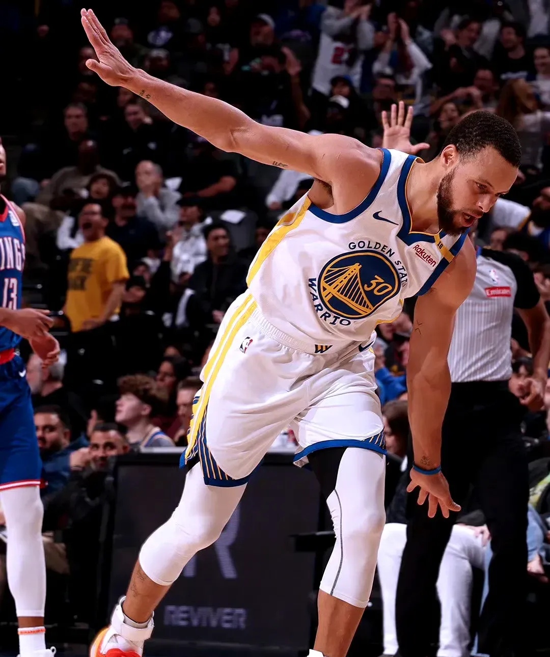 九游-库里迎来十五赛季高光表现，篮网球迷沸腾！的简单介绍